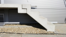 <h5>Stopnie żelbetowe</h5><p>Prefabrykowane stopnie wejściowe na rampę</p>