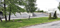<h5>Zasieki do kurszyw</h5><p>Zasieki do kruszyw wykonane przez MUR-BET 
z elementów oporowych typu T-300 wyprodukowanych w naszej wytwórni</p>