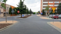<h5>Roboty drogowe</h5><p>Główny ciąg komunikacyjny z organizacją ruchu</p>