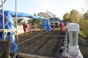 <p>Betonowanie płyty mostu</p>